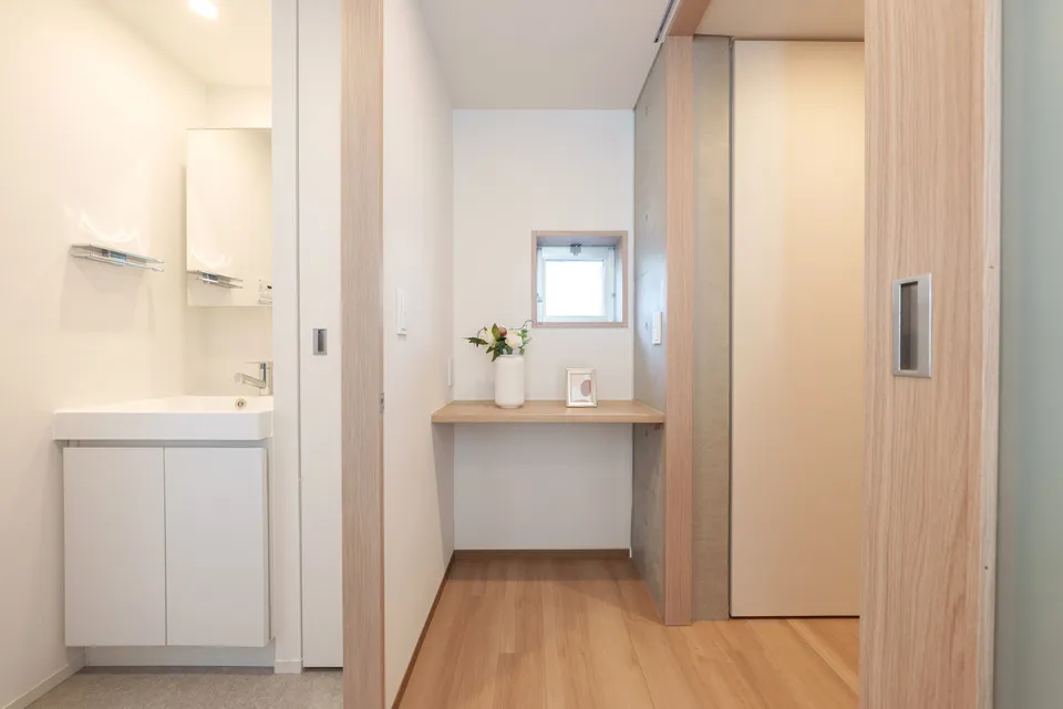 Hmlet Gakugei Daigaku - Interior - ["Flooring", "Wall", "Floor"]