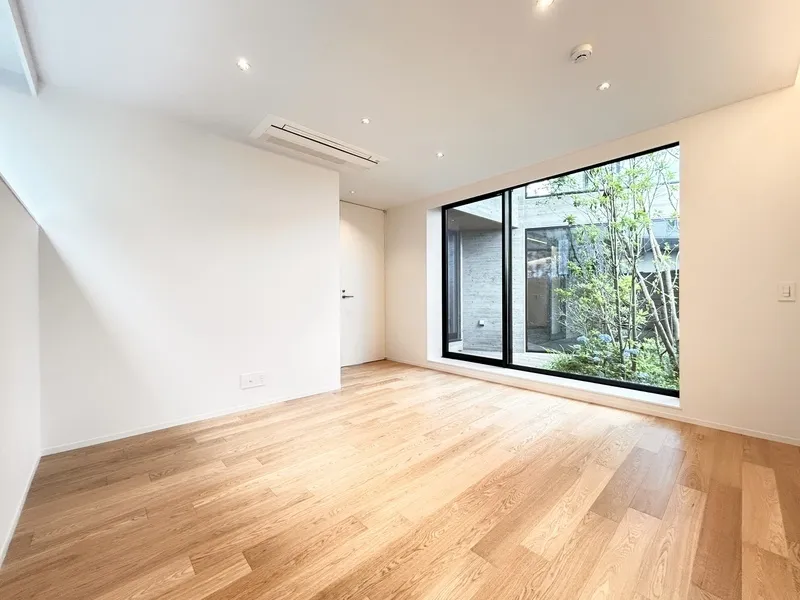 THE GRANHAUS HANEGI BLACK - Interior - ["Flooring", "Wood flooring", "Wood"]