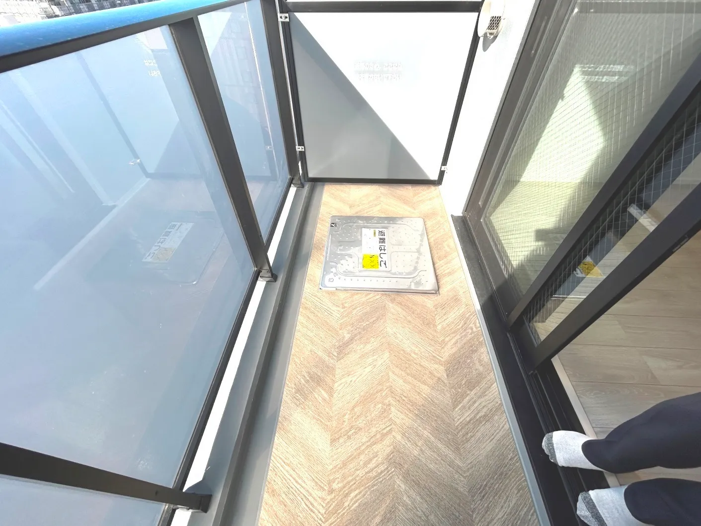 Lefon Livent Ikebukuro - Interior - ["Composite material", "Glass", "Hardwood"]