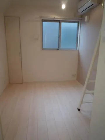Barmy Place Oji II - Interior - ["Flooring", "Floor", "Ceiling"]