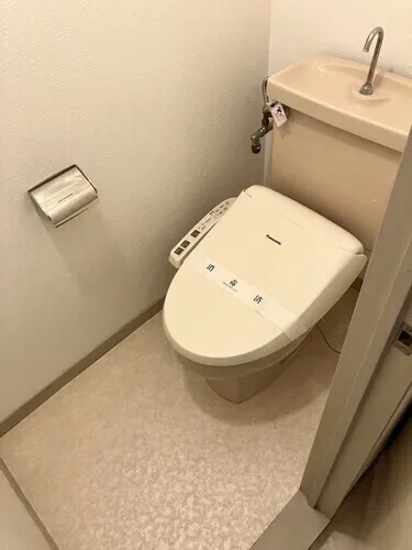 Lions Plaza Ochanomizu - Interior - ["Toilet seat", "Toilet", "Plumbing fixture"]