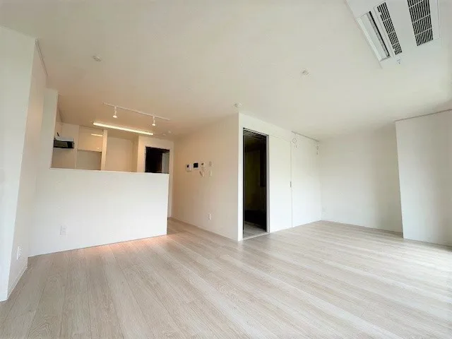 Hiroo Apartment - Interior - ["Building", "Wood", "Fixture"]