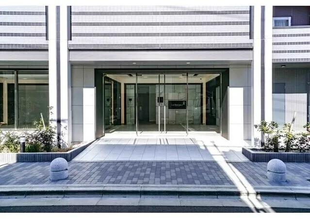 La Douceur Shimo - Exterior - ["Plant", "Rectangle", "Door"]