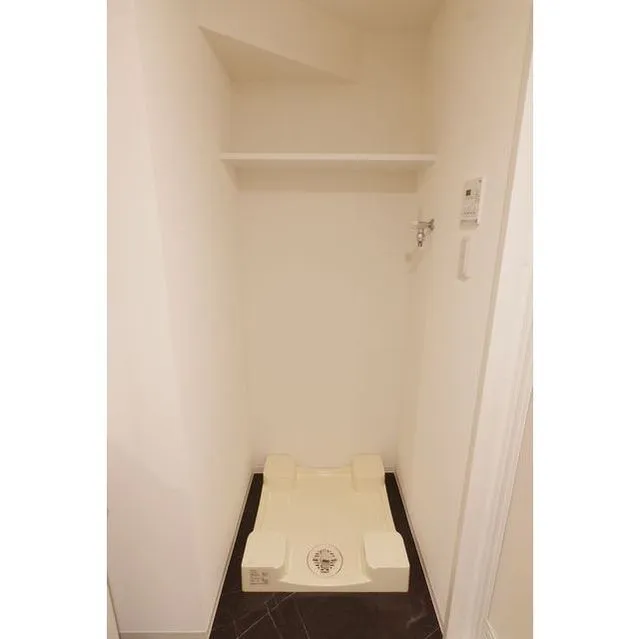 OPEN BLOOM SUMIDA YAHIRO - Interior - ["Fixture", "Wood", "Floor"]