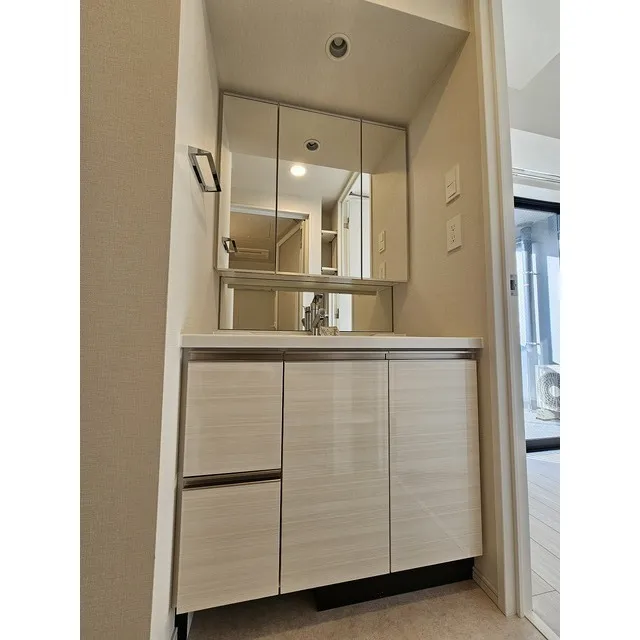 Orchid Residence Shibuya Tomigaya - Interior - ["Cabinetry", "Furniture", "Wood"]