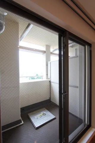 Prime Urban Honkomagome - Interior - ["Building", "Window", "Fixture"]