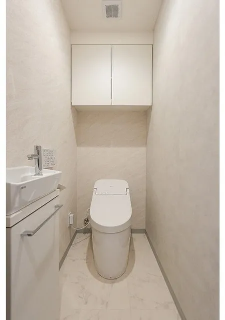 Comforia Liv Bunkyo Gokokuji - Interior - ["Toilet seat", "Flooring", "Toilet"]