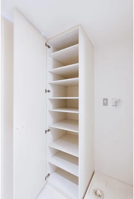 Prime Urban Meguro Gakugei Daigaku - Interior - ["Wood", "Shelving", "Flooring"]