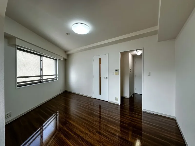 Residia Nakaochiai - Interior - ["Flooring", "Wood", "Ceiling"]