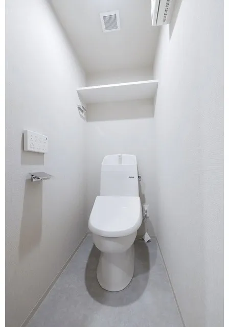Well Square Yawata-Yama - Interior - ["Toilet seat", "Toilet", "Plumbing fixture"]