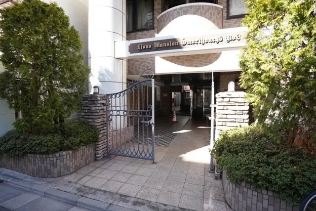 Lions Mansion Omori Honcho No. 3 - Exterior - ["Door", "Stairs", "Concrete"]