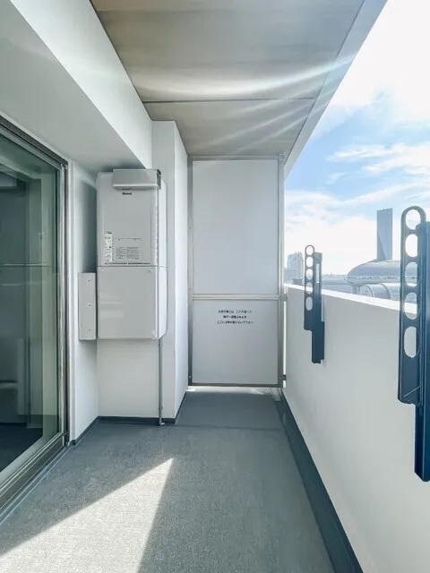 Royal Parks Ariake - Interior - ["Composite material", "Ceiling", "Glass"]