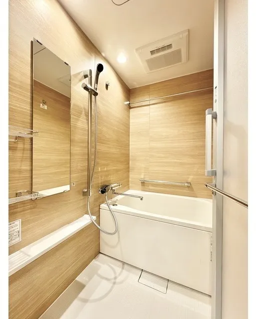 Season Flats Higashijujo - Interior - ["Flooring", "Plumbing fixture", "Floor"]