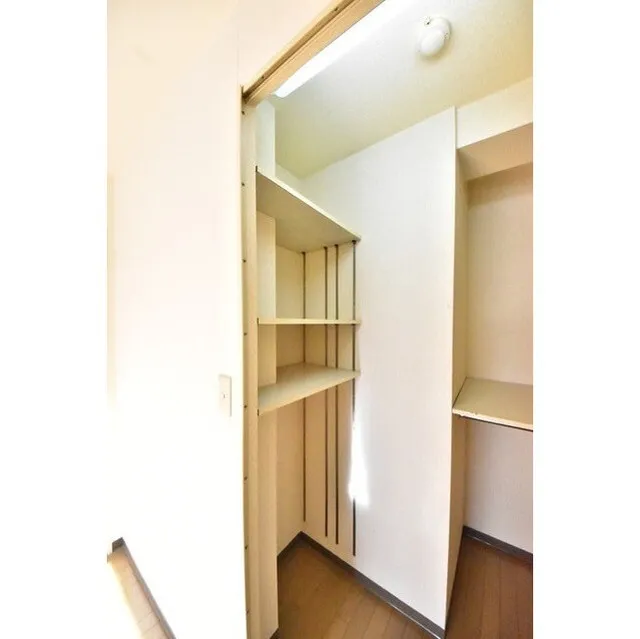 Plaille Hamamatsucho - Interior - ["Furniture", "Shelf", "Fixture"]