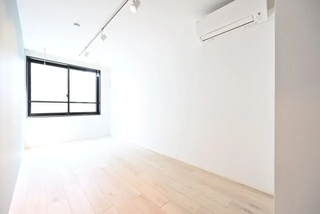 Ruygo Oshiage - Interior - ["Flooring", "Floor", "Ceiling"]
