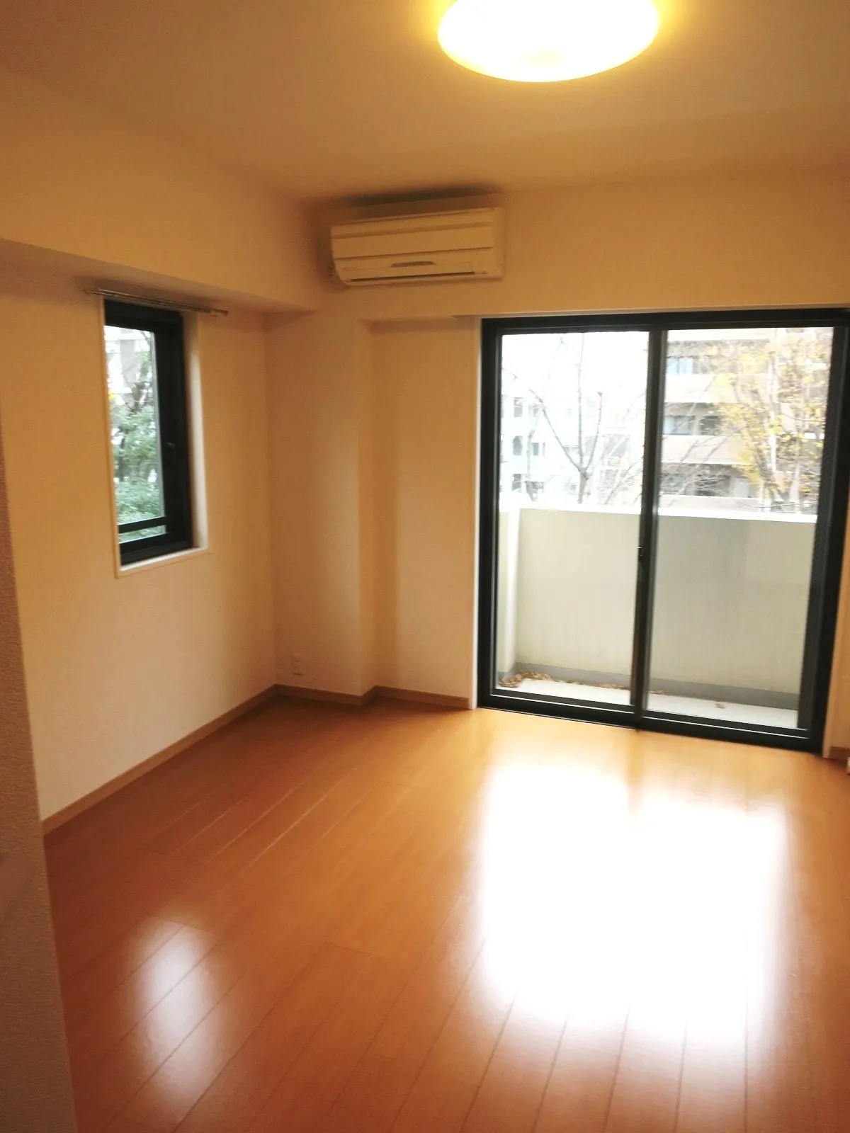 Pacific Court Meguro Minami - Interior - ["Flooring", "Floor", "Wood flooring"]