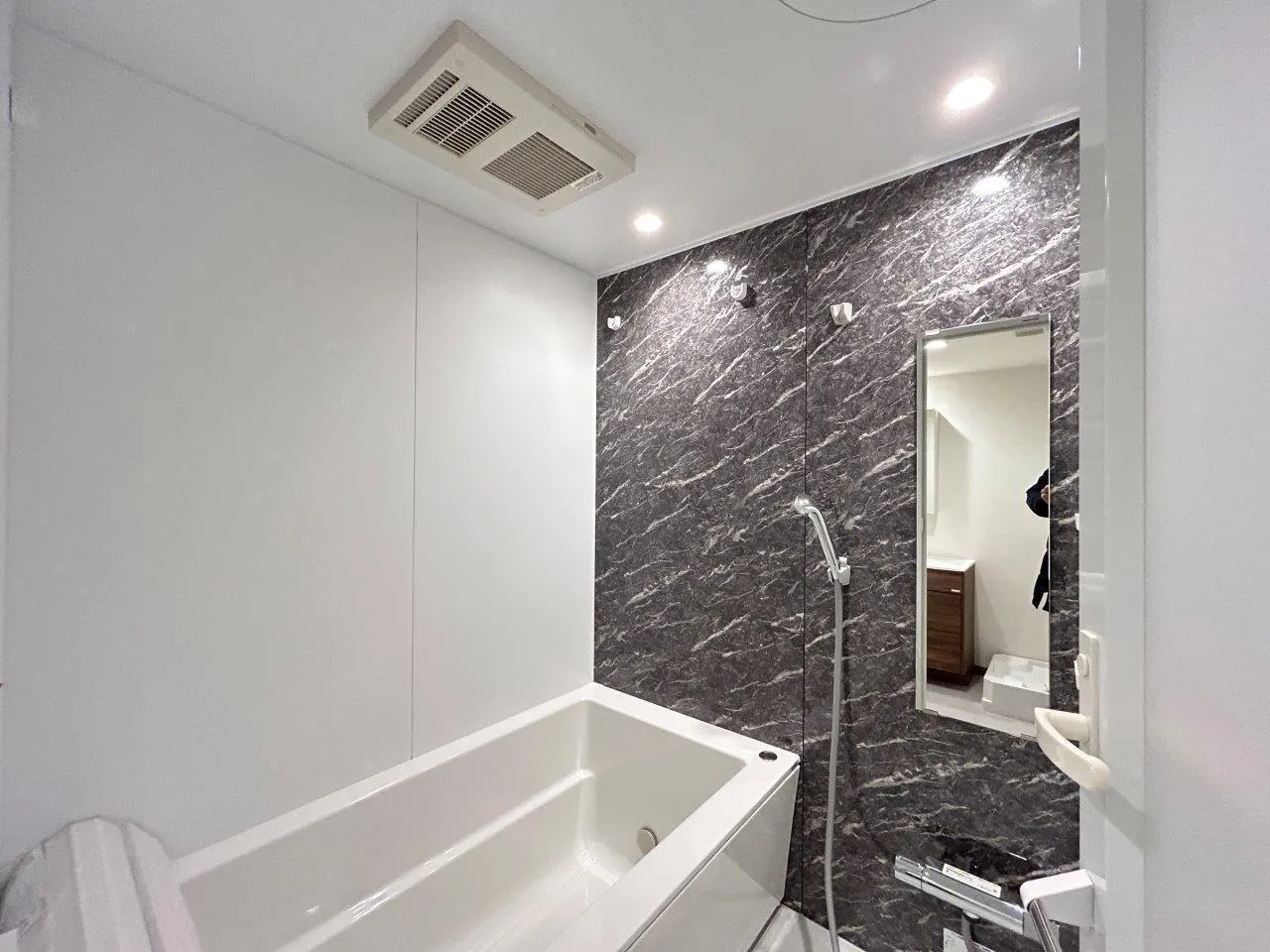 LiveFlat Higashi Koenji II - Interior - ["Plumbing fixture", "Interior design", "Flooring"]
