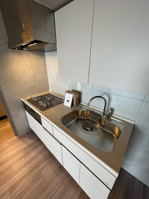 Crevia Luxe Kinshicho - Interior - ["Brown", "Tap", "Kitchen sink"]