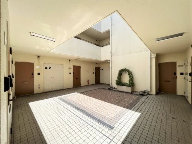 Cosmo Chihaya-Cho - Exterior - ["Floor", "Flooring", "Ceiling"]