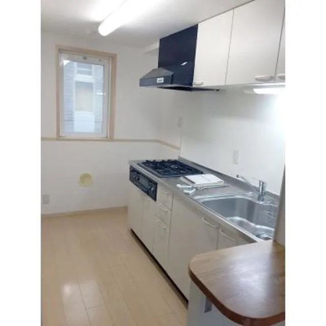 Belle Maison (3 Floor Maisonette) - Interior - Kitchen