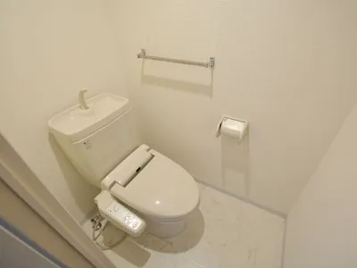 Across Meguro Tower - Interior - ["Toilet seat", "Plumbing fixture", "Flooring"]