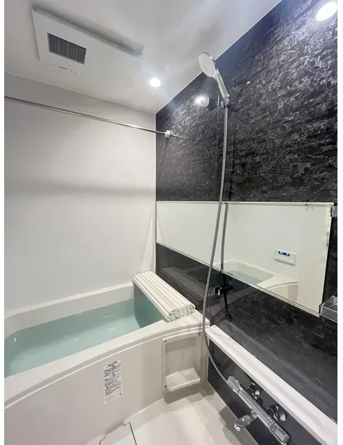 Comforia Liv Bunkyo Gokokuji - Interior - ["Plumbing fixture", "Bathtub", "Flooring"]