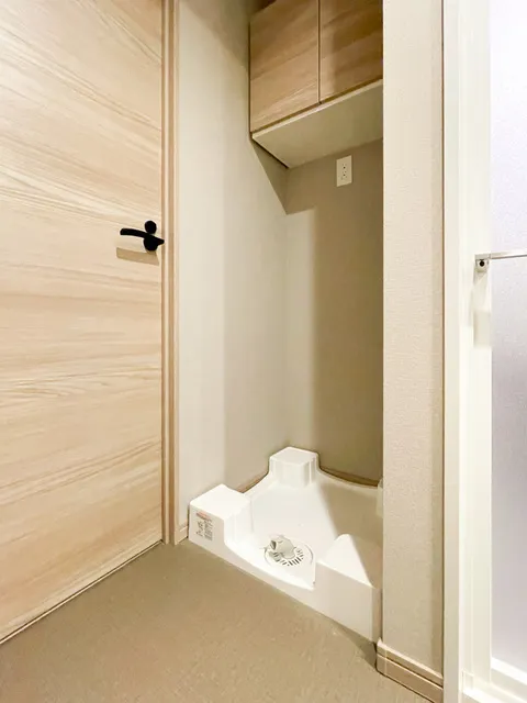 Preasvelta Minowa - Interior - ["Wood", "Flooring", "Floor"]