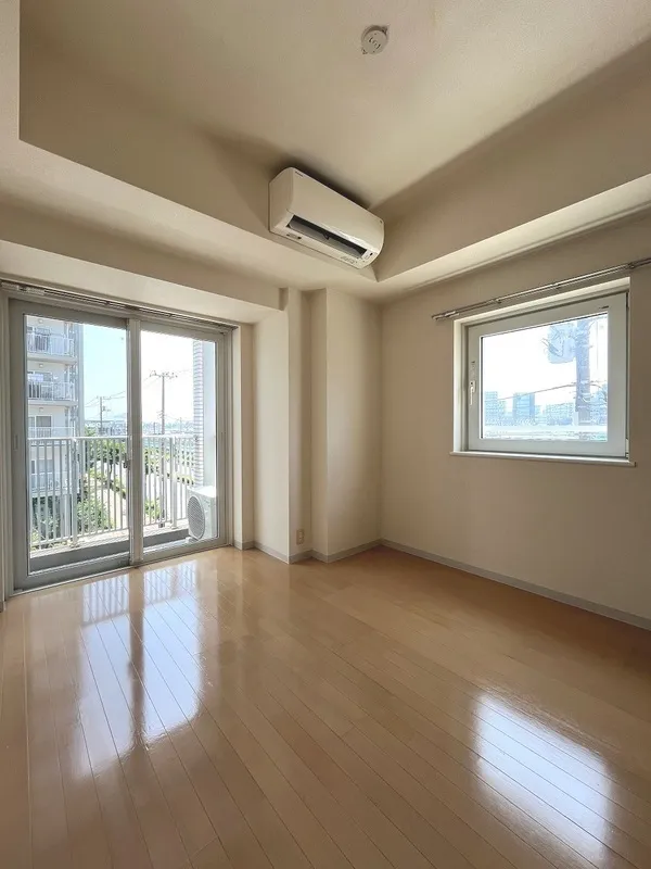 Ecology Toyocho Pro Century - Interior - ["Flooring", "Floor", "Interior design"]