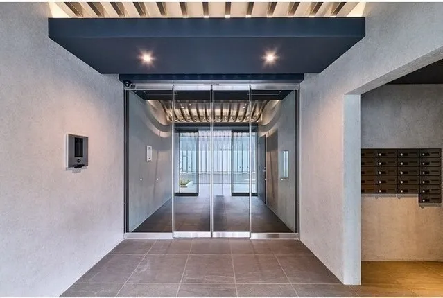 Gran Casa Oku - Exterior - ["Ceiling", "Glass", "Silver"]