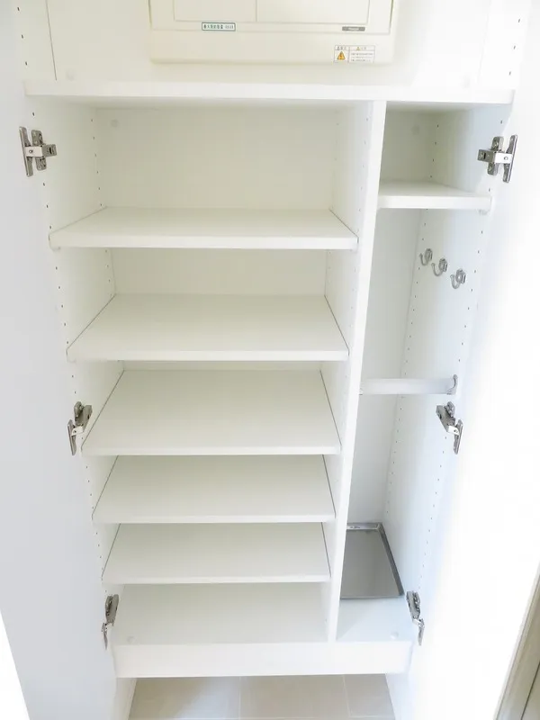 The Park Cross Monzen-Nakacho - Interior - ["Cupboard", "Cabinetry", "Shelving"]
