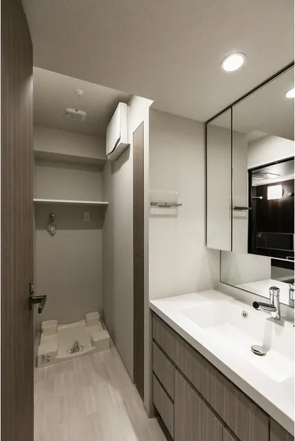 Doue Tsukishima II - Interior - ["Cabinetry", "Building", "Tap"]