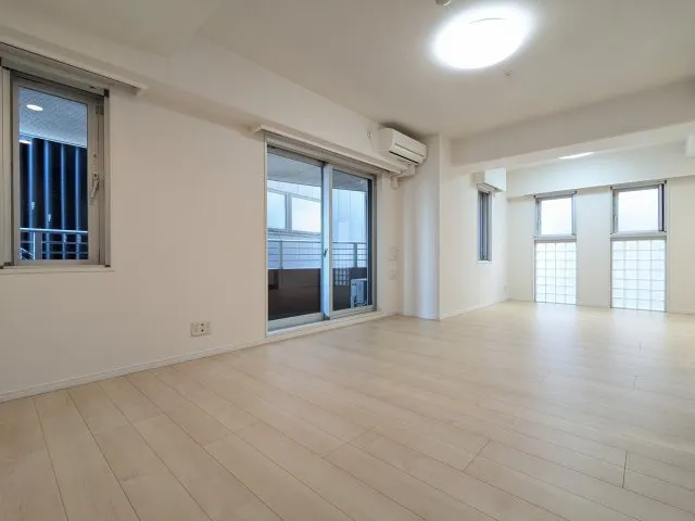 MG Meguro Station - Interior - ["Flooring", "Floor", "Ceiling"]