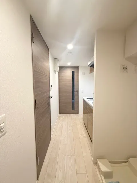 Residia Nishikoyama - Interior - ["Wood", "Flooring", "Floor"]
