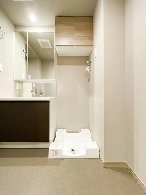 Preasvelta Minowa - Interior - ["Flooring", "Floor", "Interior design"]