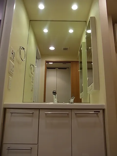 Esty Maison Toyosu Residence - Interior - ["Wall", "Interior design", "Ceiling"]