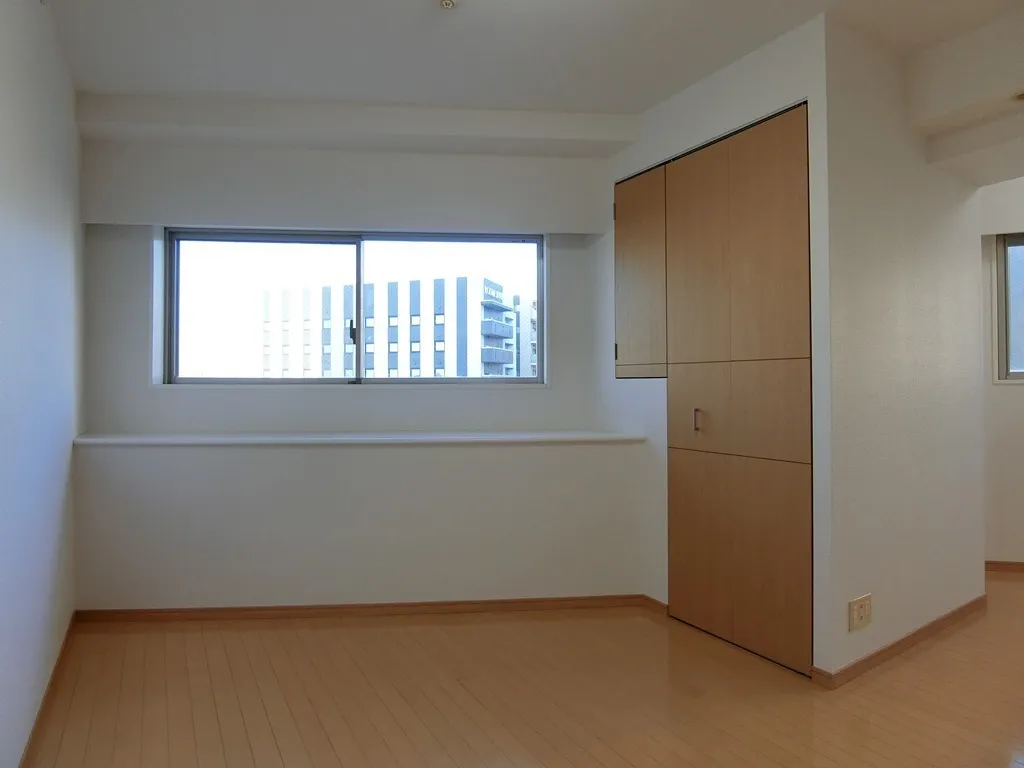 Cross Residence Kamata - Interior - ["Wall", "Flooring", "Wood"]