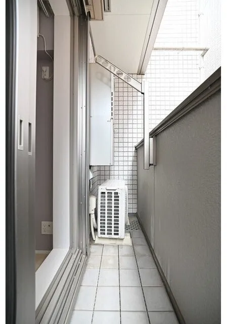 Plage Waseda - Interior - ["Floor", "Flooring", "Composite material"]