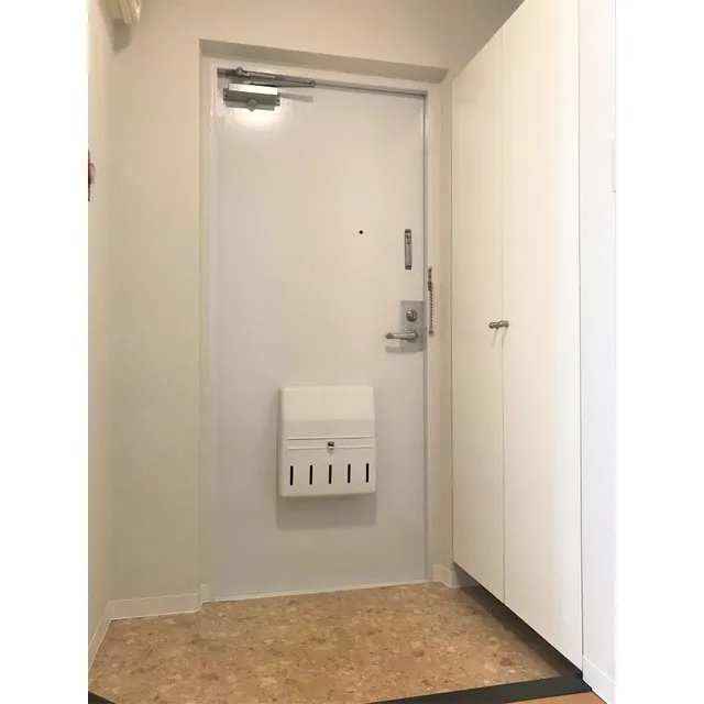 Ichigaya Kagacho Apartment Building D - Interior - ["Property", "Room", "Door"]
