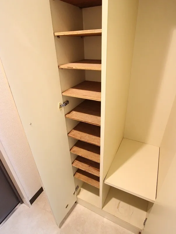 Maison Otsuka - Interior - ["Furniture", "Cabinetry", "Shelf"]