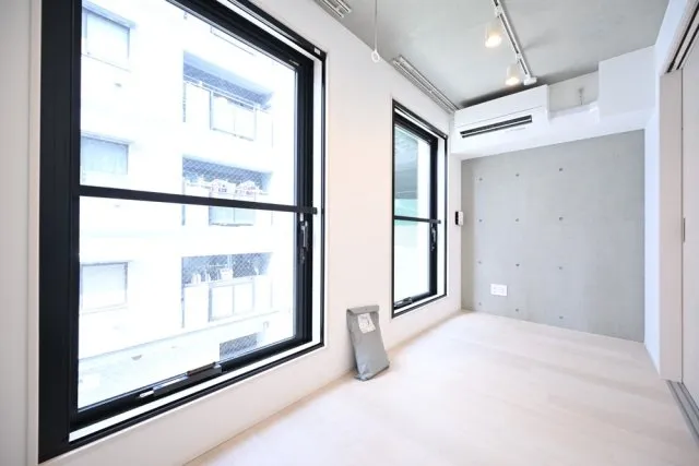 Le Nid Nihonbashi - Interior - ["Ceiling", "Apartment", "Glass"]