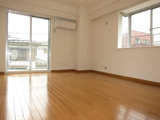 Flats Jun - Interior - ["Window", "Fixture", "Wood"]