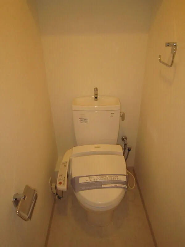 Epic Higashi Nihonbashi Residence - Interior - ["Plumbing fixture", "Toilet seat", "Bathroom"]