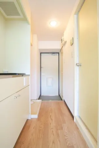 Sky Court Shimotakaido - Interior - ["Wood", "Flooring", "Floor"]