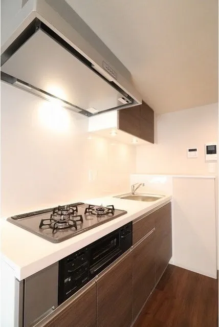 Well Square Komagome - Interior - ["Countertop", "Cabinetry", "Sink"]