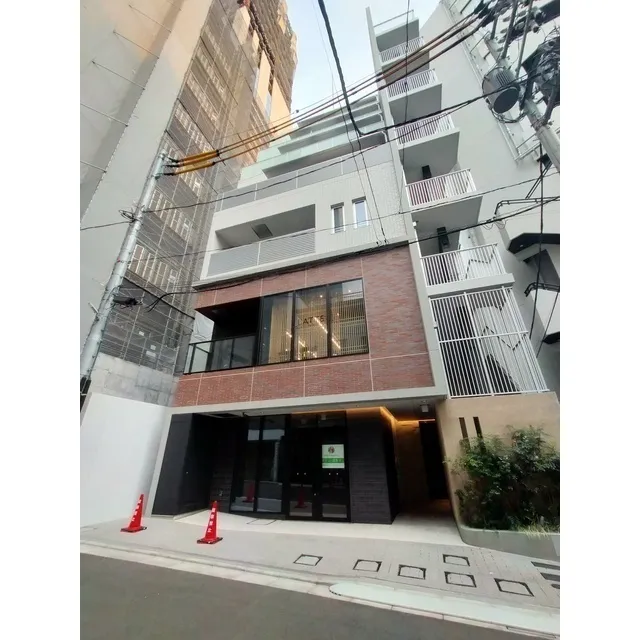 GT Square - Exterior - ["Building", "Window", "Plant"]