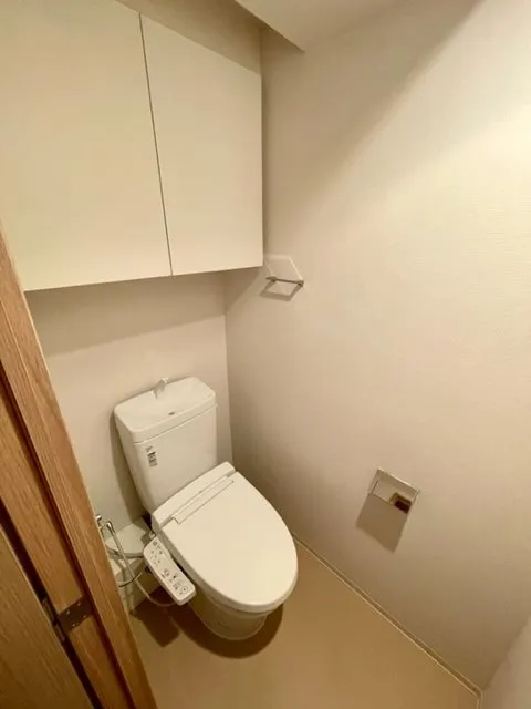 Residia Koenji - Interior - ["Toilet seat", "Bathroom", "Toilet"]