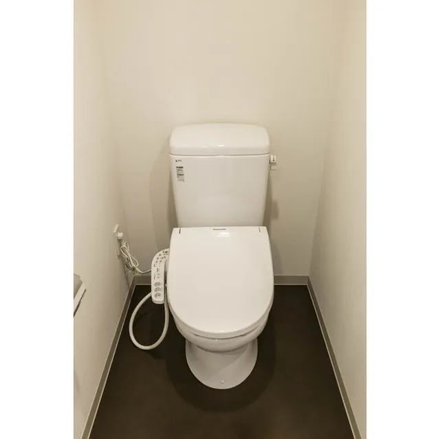 Estimaison Higashi Shinjuku - Interior - ["Plumbing fixture", "Toilet seat", "Toilet"]