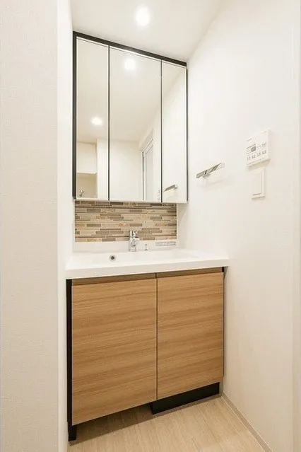 Stylio Kamata West - Interior - ["Flooring", "Floor", "Bathroom cabinet"]