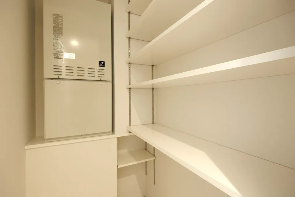 Hmlet Nakano Honcho - Interior - ["Wall", "Wood", "Flooring"]