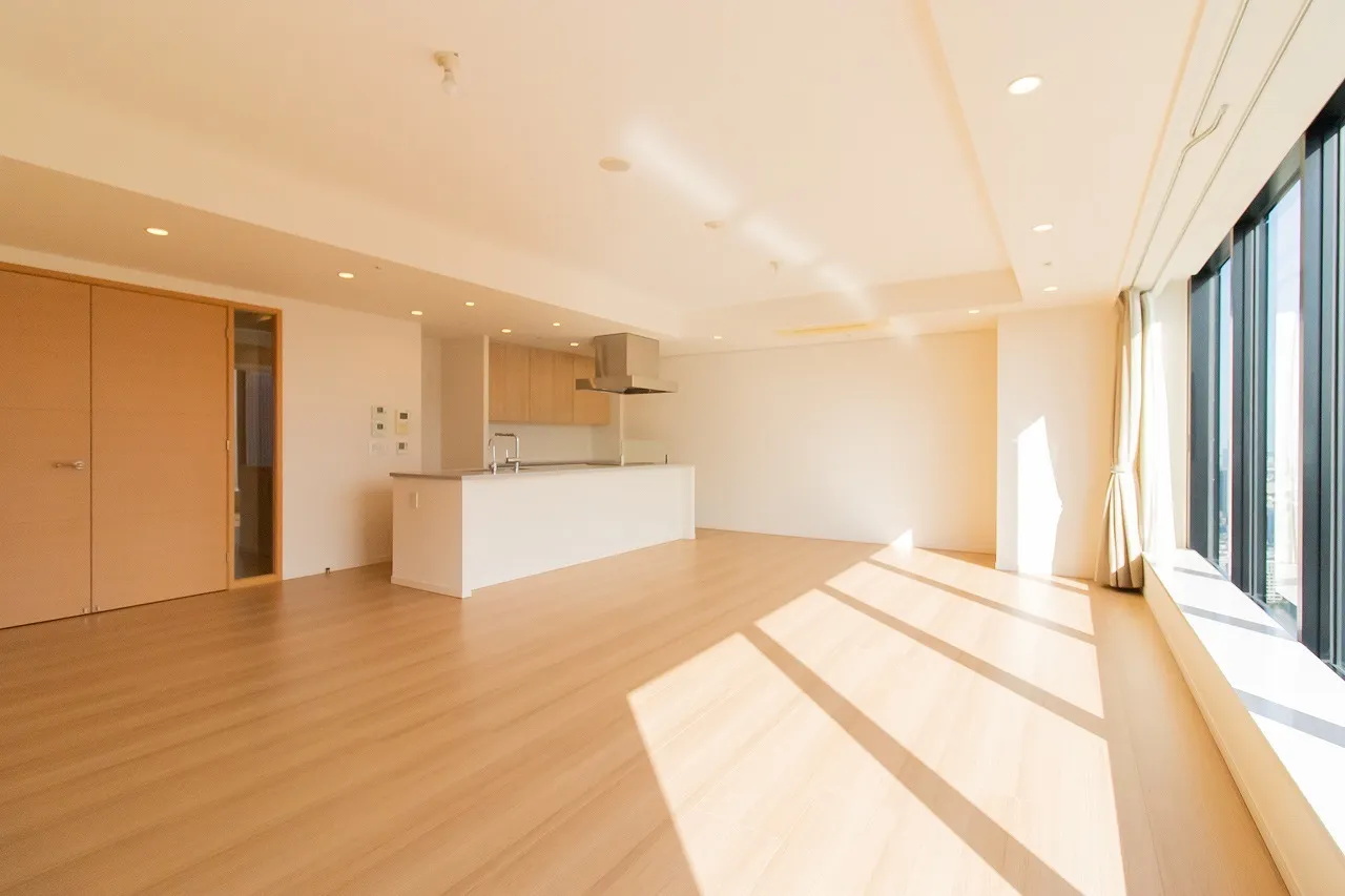 Central Park Tower La Tour Shinjuku - Interior - ["Building", "Furniture", "Hall"]